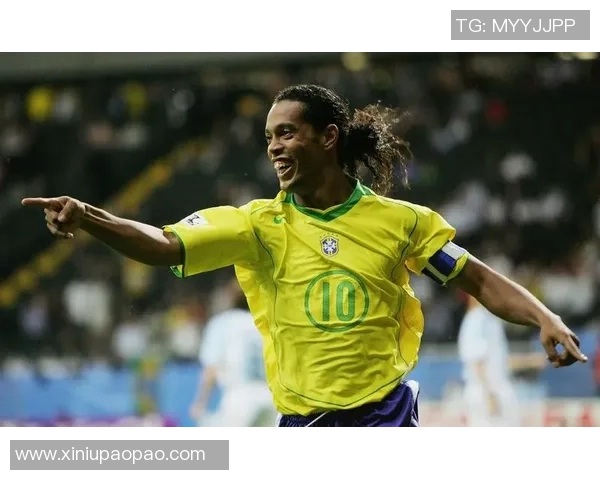 足球明星佩戴时尚手链的女性魅力瞬间展示